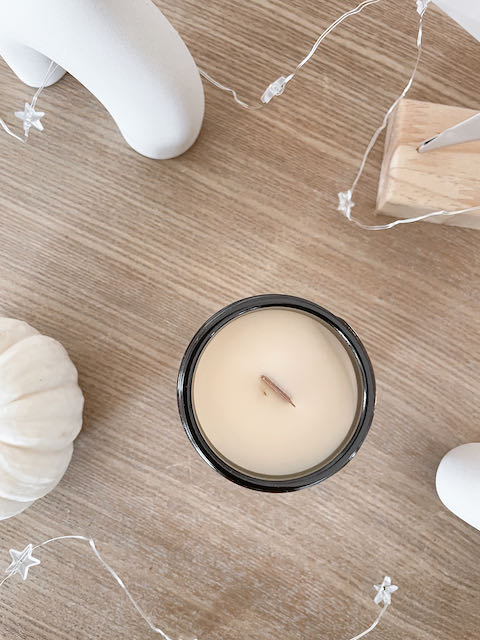 Duftkerze mit weihnachtlicher Orange