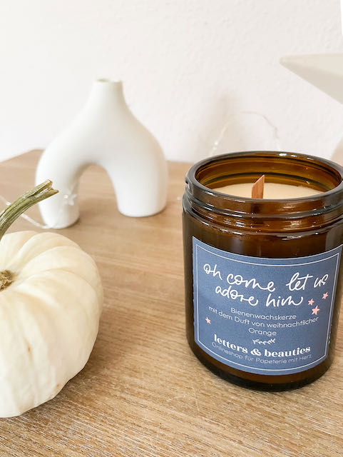 Duftkerze mit weihnachtlicher Orange