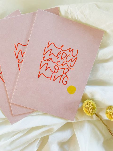 new mercy each morning, seine Gnade ist jeden Morgen neu, Postkarte mit Bibelvers, Geschenk für Christen. lettersandbeauties