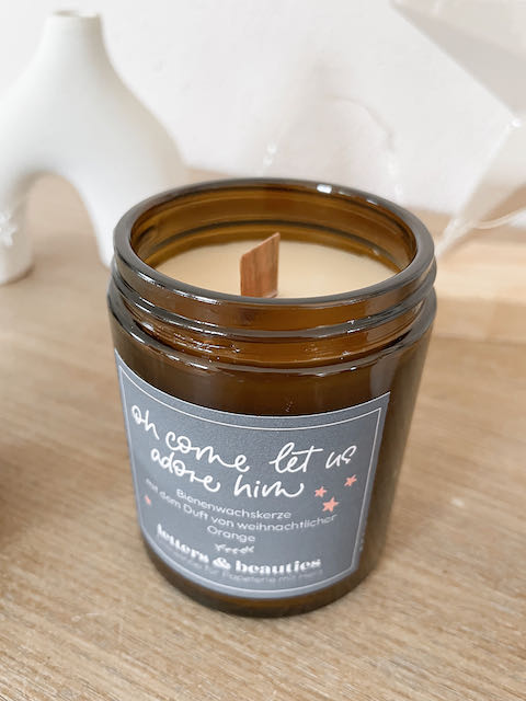 Duftkerze mit weihnachtlicher Orange