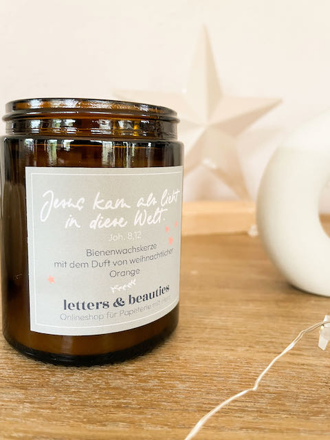 Duftkerze mit weihnachtlicher Orange