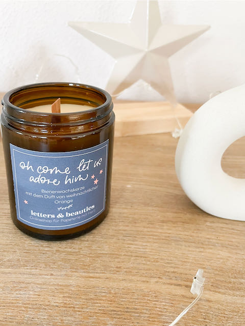 Duftkerze mit weihnachtlicher Orange
