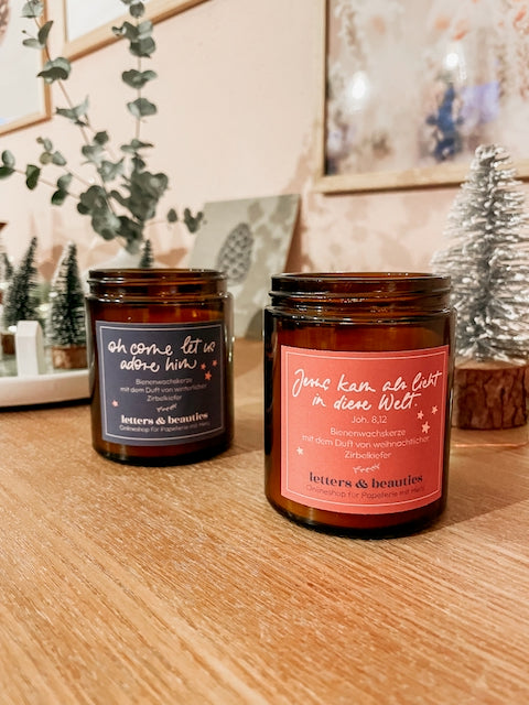 Duftkerze mit dem Duft von Zirbelkiefer