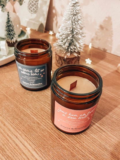 Duftkerze mit dem Duft von Zirbelkiefer