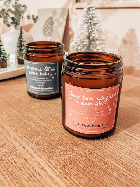 Duftkerze mit dem Duft von Zirbelkiefer