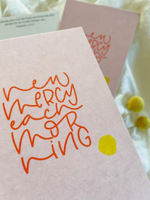 new mercy each morning, seine Gnade ist jeden Morgen neu, Postkarte mit Bibelvers, Geschenk für Christen. lettersandbeauties